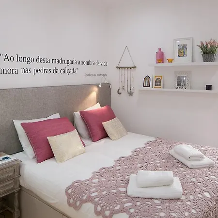 Apartment Traveling To - Mouraria